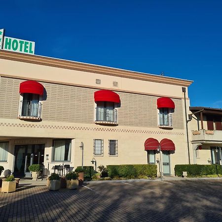 Hotel Lenotel מראה חיצוני תמונה