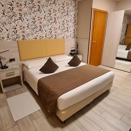 Hotel Lenotel מראה חיצוני תמונה