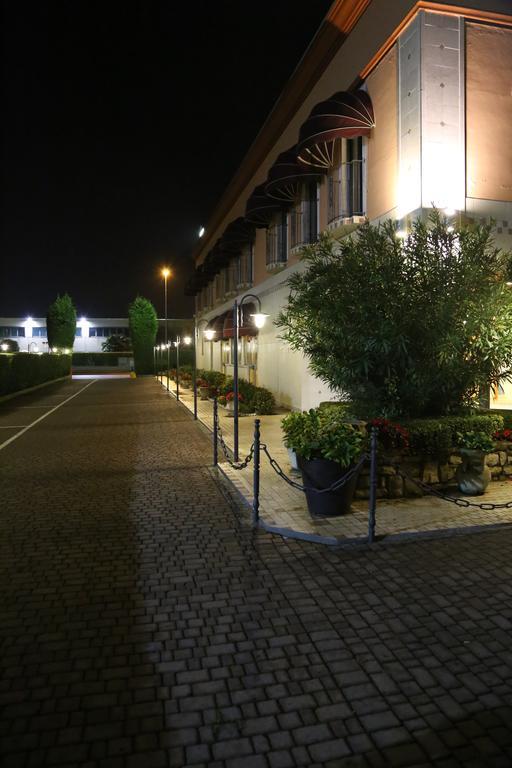Hotel Lenotel מראה חיצוני תמונה