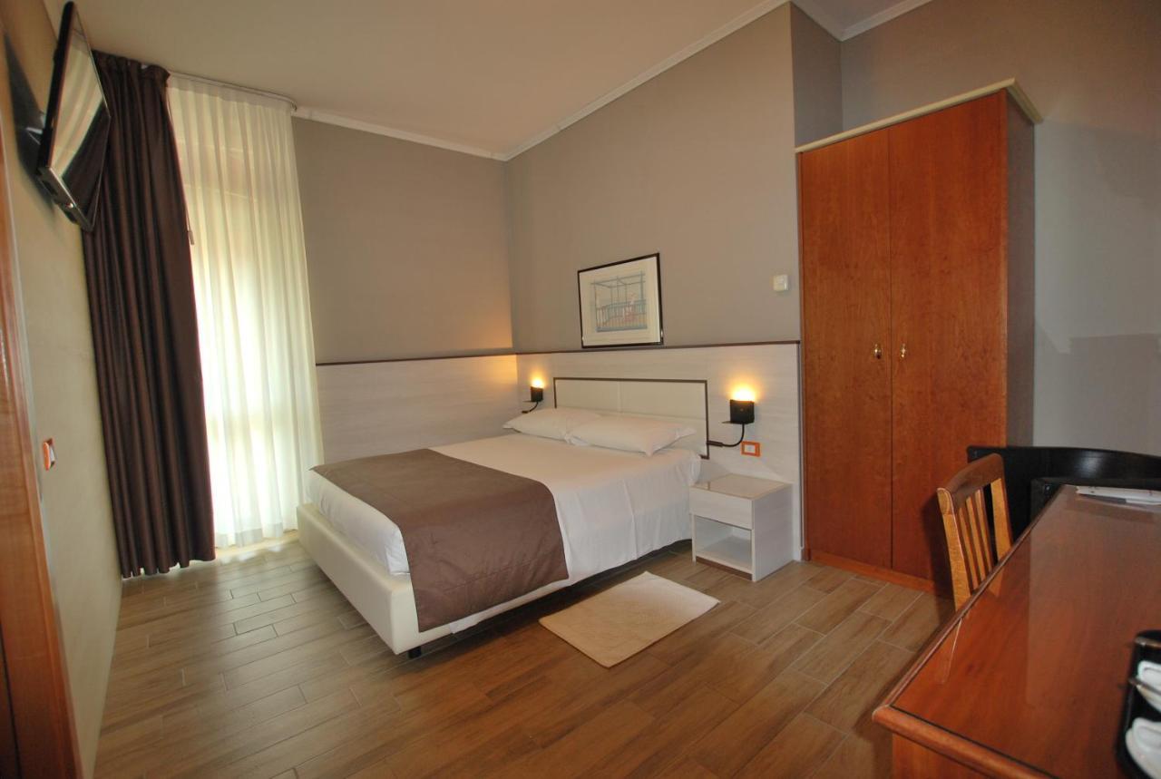 Hotel Lenotel מראה חיצוני תמונה