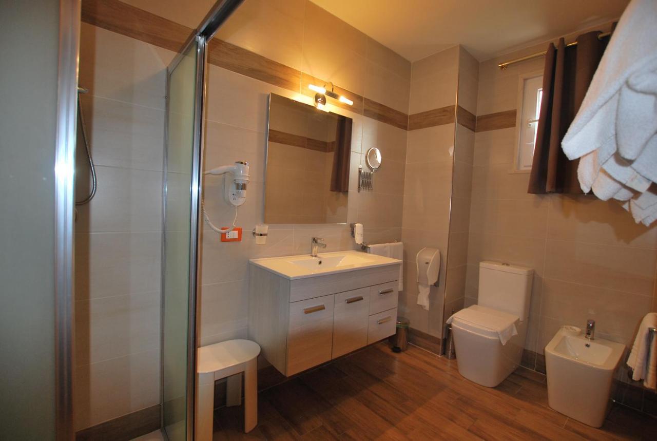 Hotel Lenotel מראה חיצוני תמונה