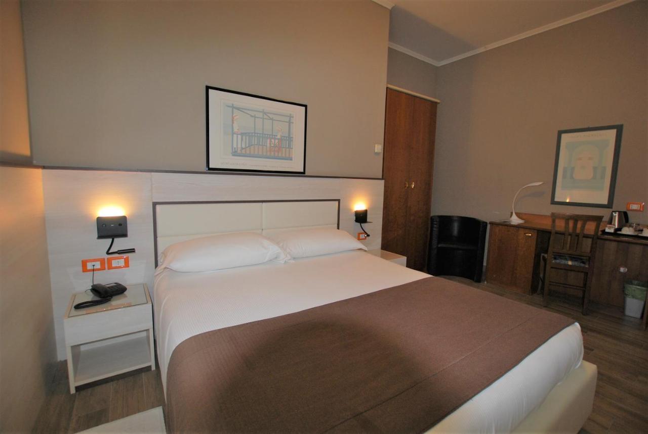 Hotel Lenotel מראה חיצוני תמונה
