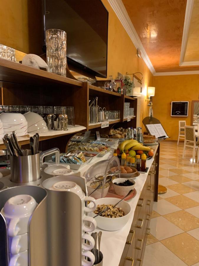 Hotel Lenotel מראה חיצוני תמונה