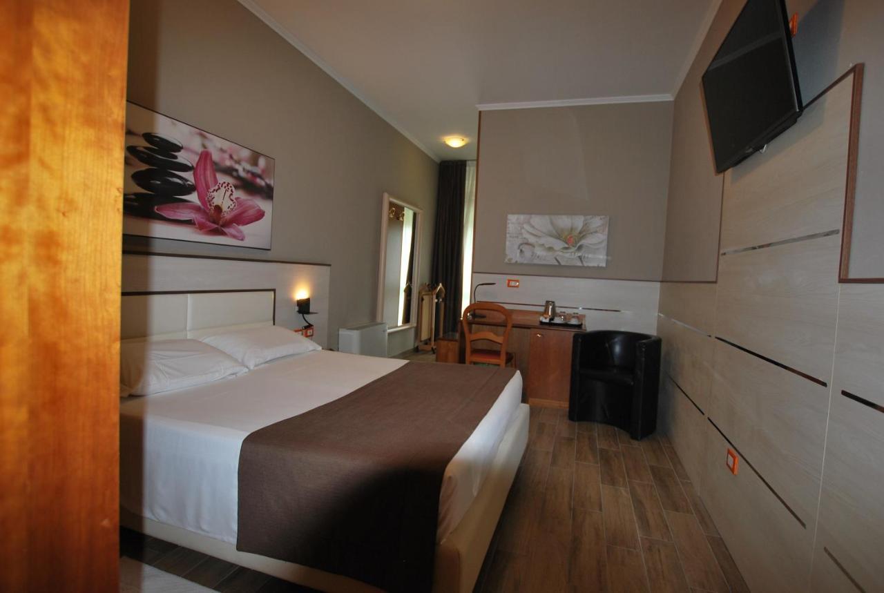 Hotel Lenotel מראה חיצוני תמונה
