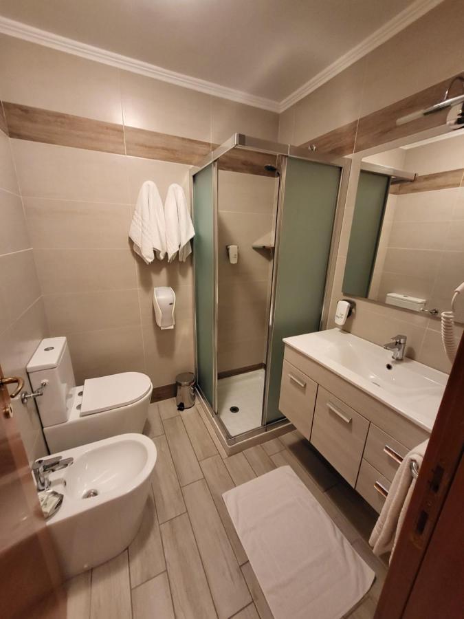 Hotel Lenotel מראה חיצוני תמונה
