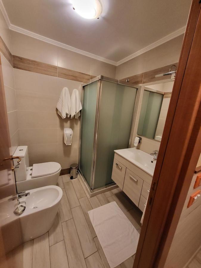 Hotel Lenotel מראה חיצוני תמונה