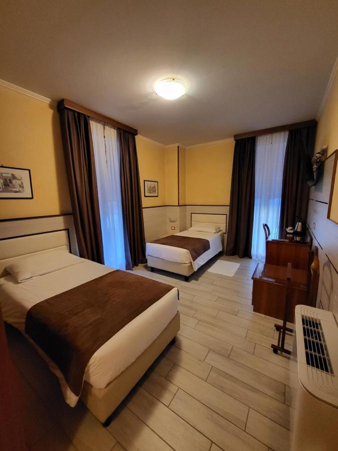 Hotel Lenotel מראה חיצוני תמונה