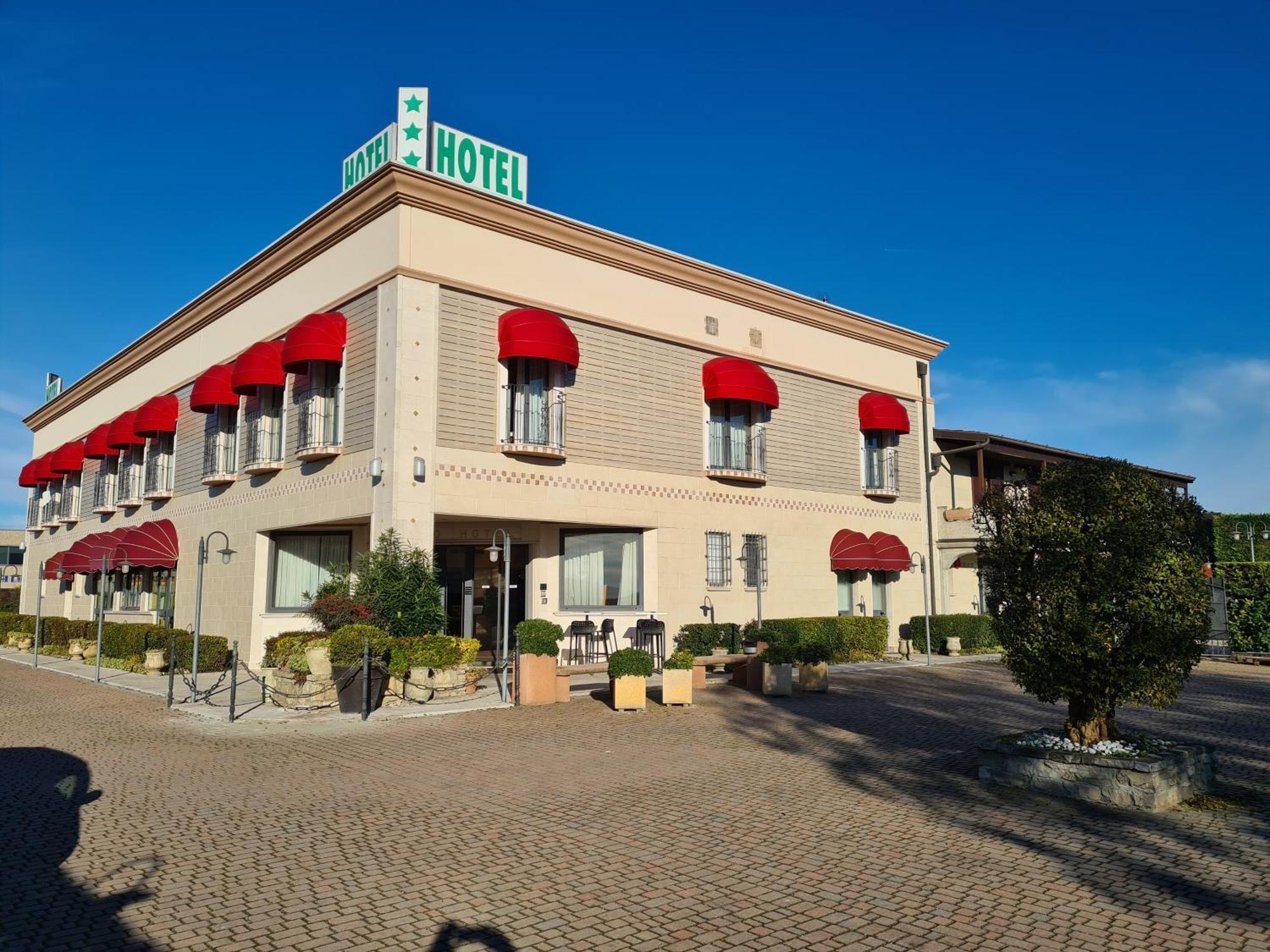 Hotel Lenotel מראה חיצוני תמונה