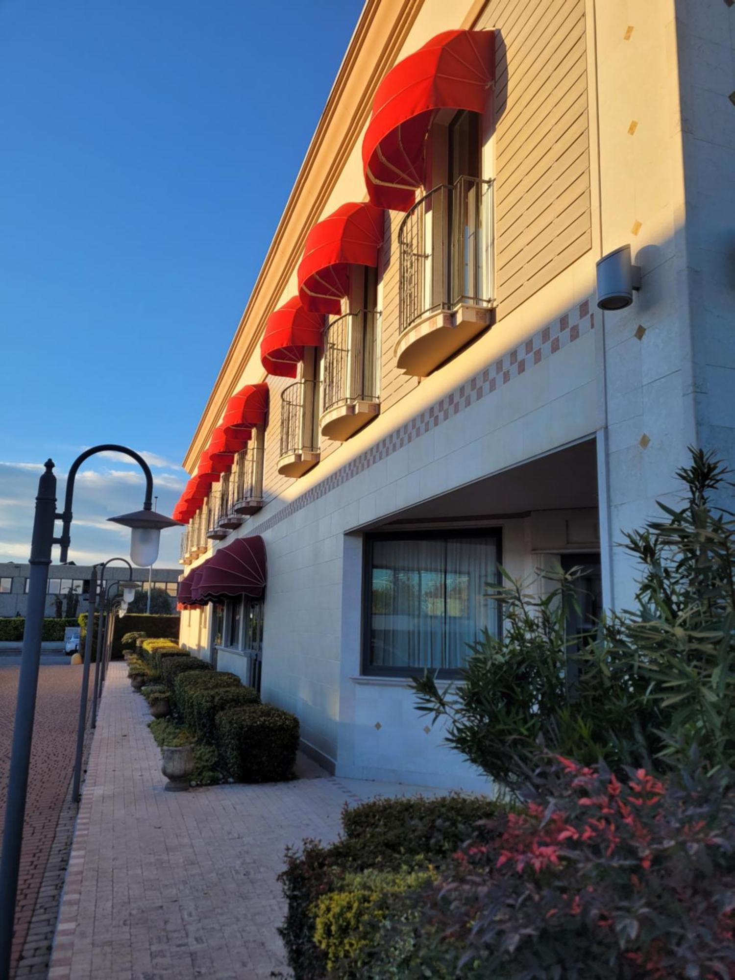 Hotel Lenotel מראה חיצוני תמונה