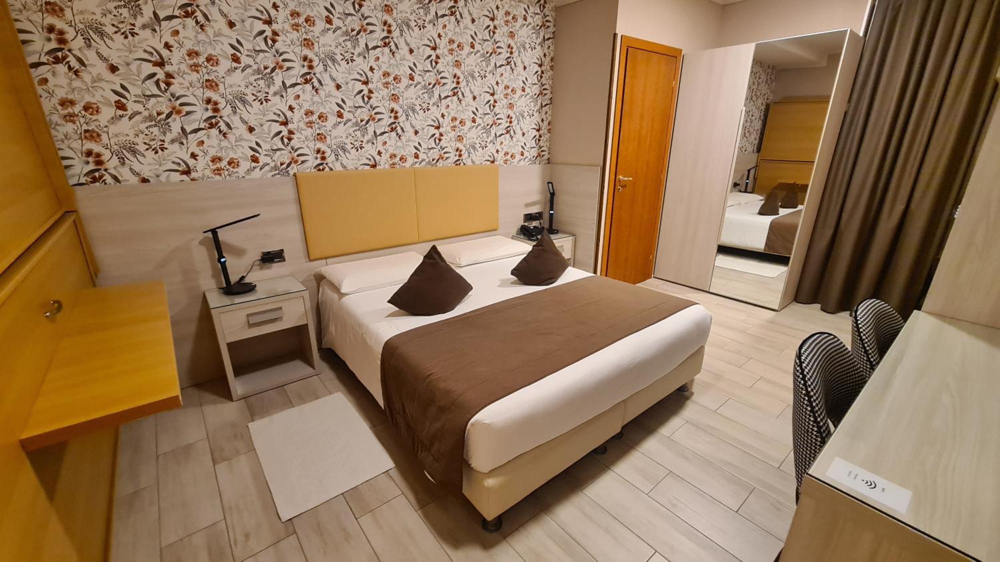 Hotel Lenotel מראה חיצוני תמונה