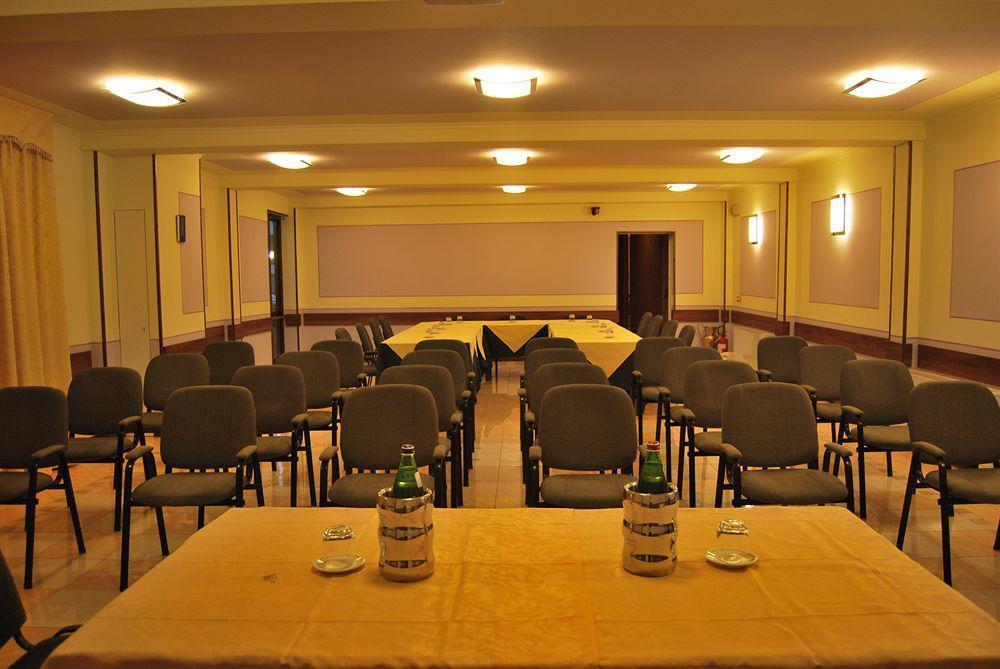 Hotel Lenotel מראה חיצוני תמונה