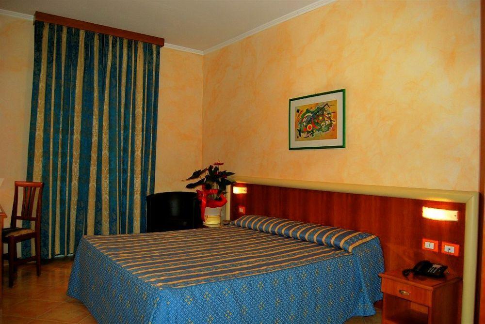 Hotel Lenotel מראה חיצוני תמונה