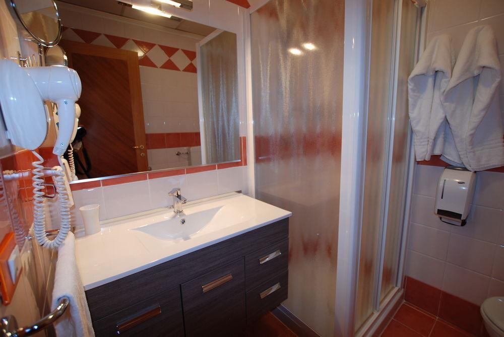 Hotel Lenotel מראה חיצוני תמונה