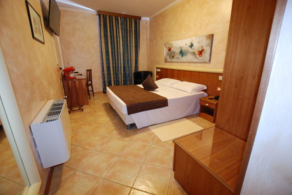 Hotel Lenotel מראה חיצוני תמונה