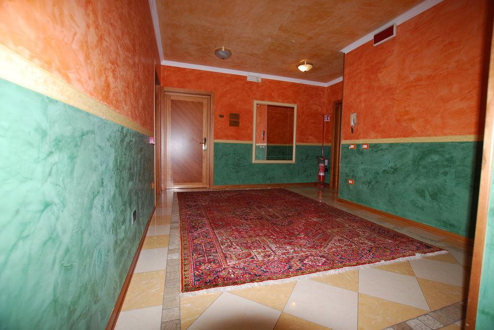 Hotel Lenotel מראה חיצוני תמונה