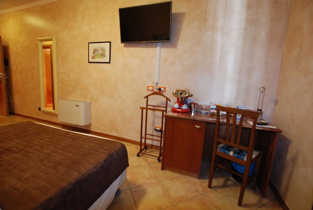 Hotel Lenotel מראה חיצוני תמונה
