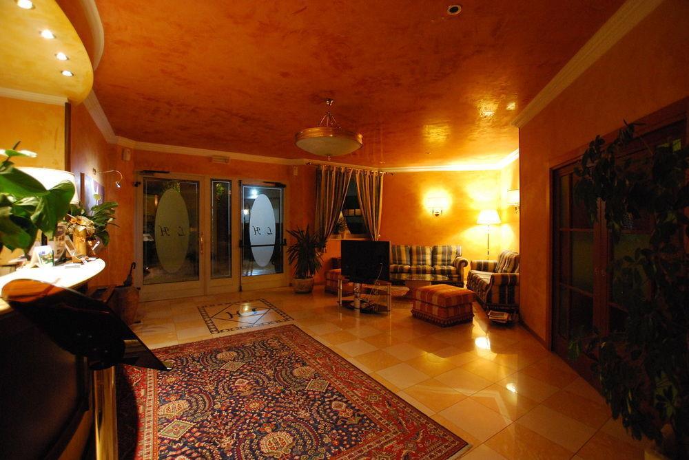 Hotel Lenotel מראה חיצוני תמונה