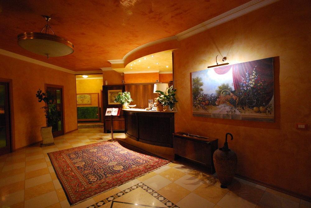 Hotel Lenotel מראה חיצוני תמונה
